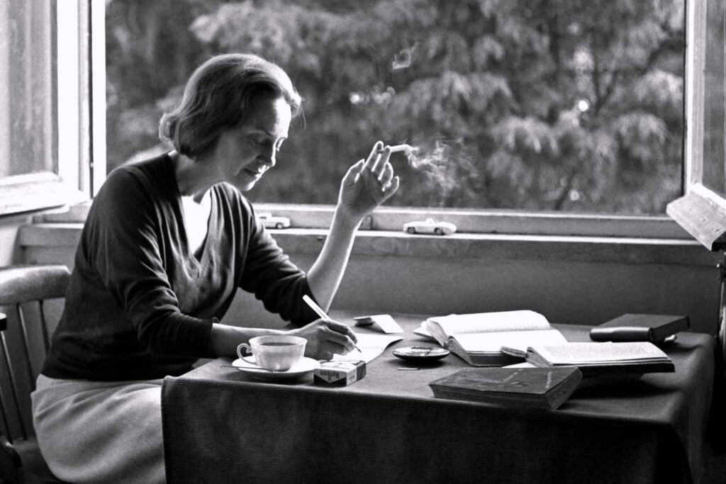 sophia de mello breyner fuma enquanto escreve